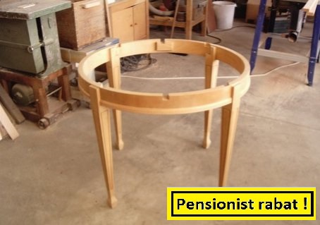 Sm� m�belsnedker opgaver kan
        blive en kostbar aff�re n�r h�ndv�rkeren kommer i en stor dyr bil og
der bruges lang
        tid p� at finde en parkeringsplads ! S�dan er det ikke n�r du v�lger
Den
        Cyklende Snedker !